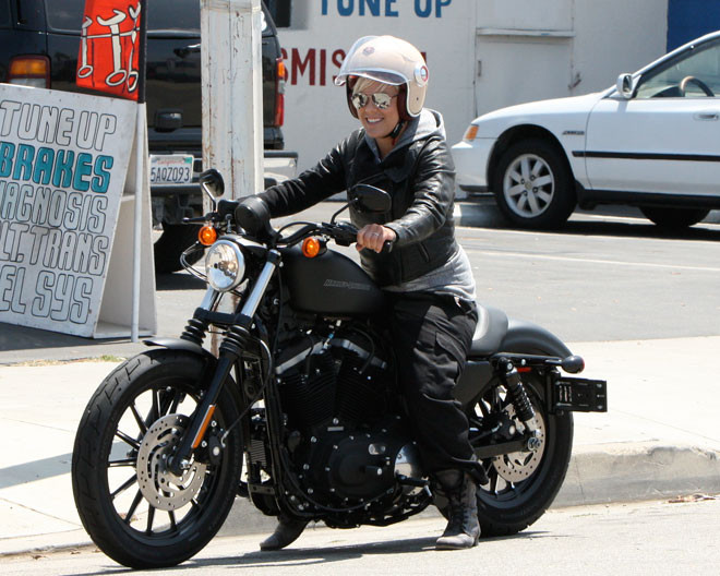 Ca sĩ Pink cũng là một người đam mê Harley Davidson. Ca sĩ Pink cũng là một người đam mê Harley Davidson.