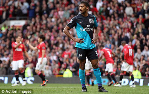 Armand Traore bị đẩy tới Queens Park Rangers.