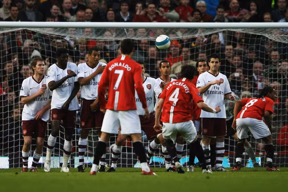 Hargreaves còn chơi được ở cả vị trí tiền vệ phải và hậu vệ phải, anh cũng ghi khá nhiều bàn từ những pha đá phạt.