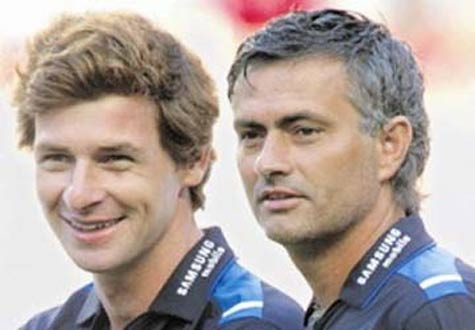 Villas-Boas từng làm "tai mắt" cho Mourinho ở Porto, Chelsea và Inter. Villas-Boas từng làm "tai mắt" cho Mourinho ở Porto, Chelsea và Inter.
