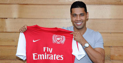 Andre Santos ra mắt Arsenal. Andre Santos ra mắt Arsenal.