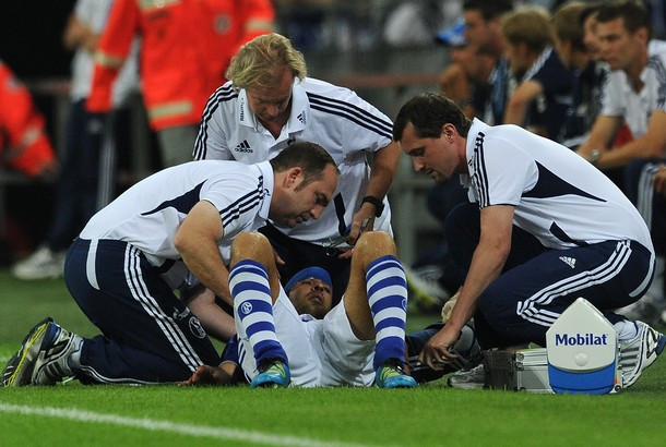 Có những lúc, lão tướng người Tây Ban Nha phải nằm sân…