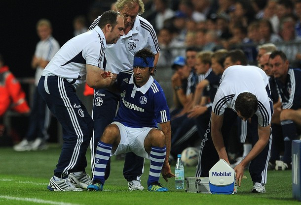 Nhưng anh vẫn tiếp tục đứng dậy…