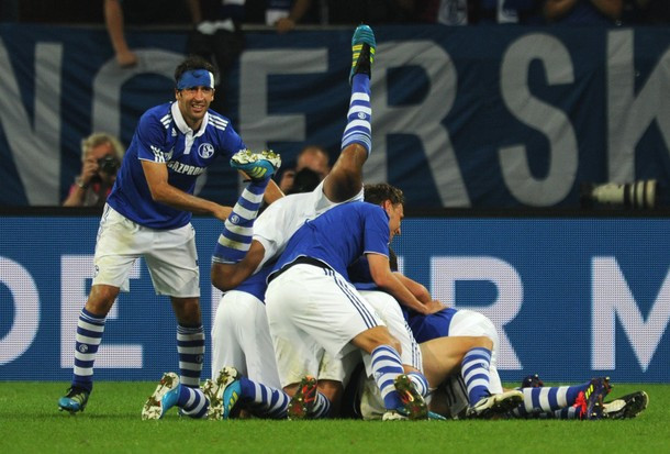 Và cùng đồng đội tạo nên trận đấu nhiều bàn thắng.