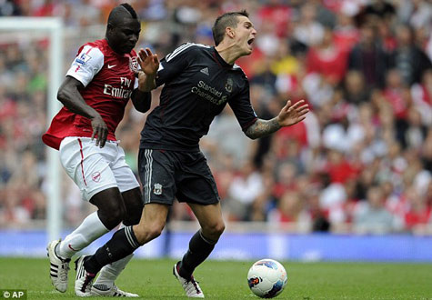 Frimpong chơi năng nổ ở khu trung tuyến...