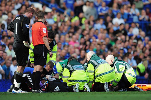 Đó là một ca chấn thương nghiêm trọng, có thể ảnh hưởng đến hệ thần kinh của tiền đạo 33 tuổi. Đó là một ca chấn thương nghiêm trọng, có thể ảnh hưởng đến hệ thần kinh của tiền đạo 33 tuổi.