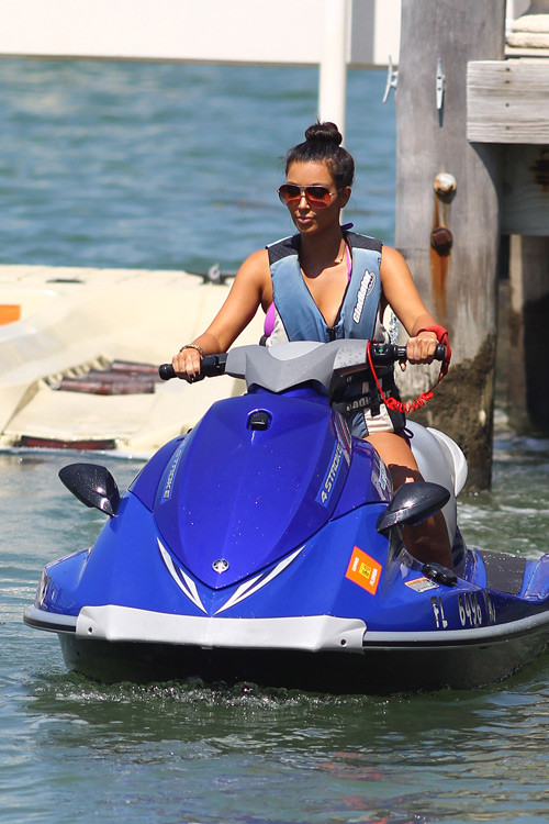 21. Người đẹp siêu vòng 3 Kim Kardashian (2010)