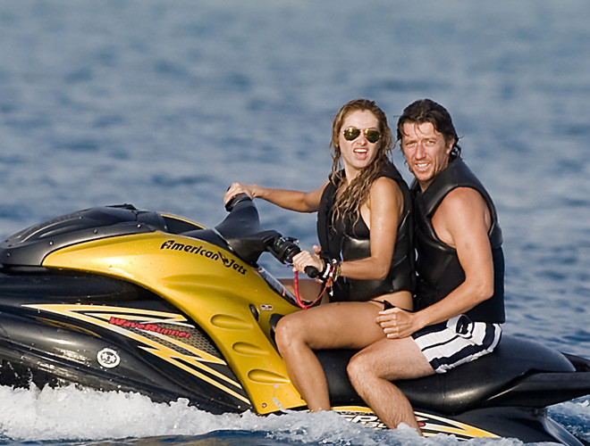 28. Ca sĩ, diễn viên Paulina Rubio và Colate (2009)