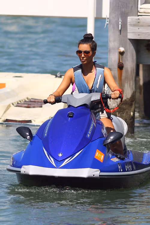 21. Người đẹp siêu vòng 3 Kim Kardashian (2010)