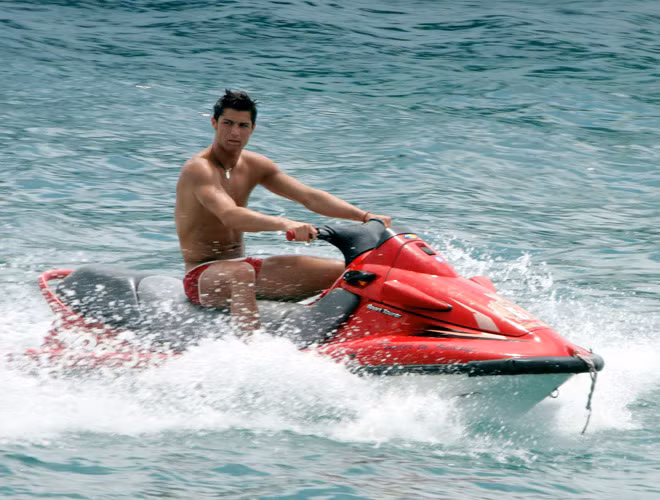 1. Tiền vệ Cristiano Ronaldo (2005)