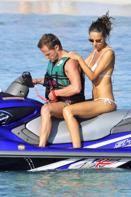 37. Tay đua Sete Gibernau và người mẫu Laura Barriales (2011)