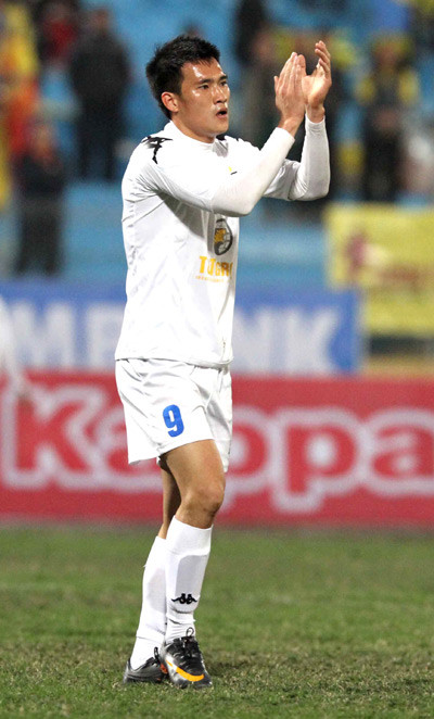 Công Vinh không thể giữ vị trí trung phong nếu ở Hà Nội T&T. Ảnh: Quang Minh Công Vinh không thể giữ vị trí trung phong nếu ở Hà Nội T&T. Ảnh: Quang Minh