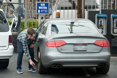 Diễn viên người Mỹ Michael C. Hall với chiếc Audi S4 giá 58.800 euro.