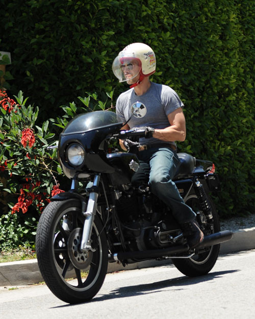 Harley Davidson cũng là lựa chọn của diễn viên người Pháp, Olivier Martinez. Harley Davidson cũng là lựa chọn của diễn viên người Pháp, Olivier Martinez.