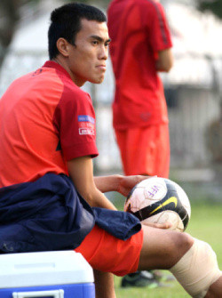 V-League 2010, Phước Tứ đến Sài Gòn Xuân Thành với hợp đồng kỷ lục 12 tỷ đồng. V-League 2010, Phước Tứ đến Sài Gòn Xuân Thành với hợp đồng kỷ lục 12 tỷ đồng.
