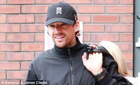 Owen Hargreaves dọn nhà sang bên kia thành phố. Owen Hargreaves dọn nhà sang bên kia thành phố.