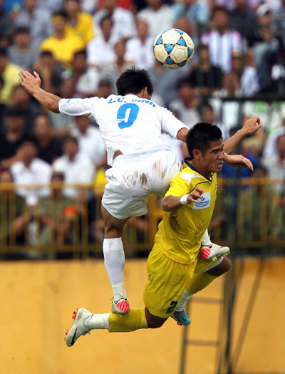 Công Vinh vẫn còn đang ‘lửng lơ’. Ảnh: Quang Minh Công Vinh vẫn còn đang ‘lửng lơ’. Ảnh: Quang Minh