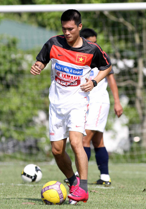 Công Vinh muốn gắn bó với một đội bóng có khả năng vô địch. Ảnh: Quang Minh Công Vinh muốn gắn bó với một đội bóng có khả năng vô địch. Ảnh: Quang Minh