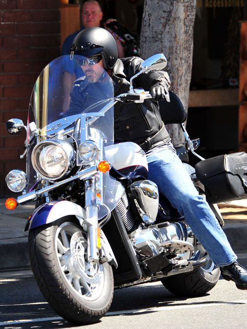 Một fan khác của Harley Davidson - diễn viên Matt LeBlanc. Một fan khác của Harley Davidson - diễn viên Matt LeBlanc.