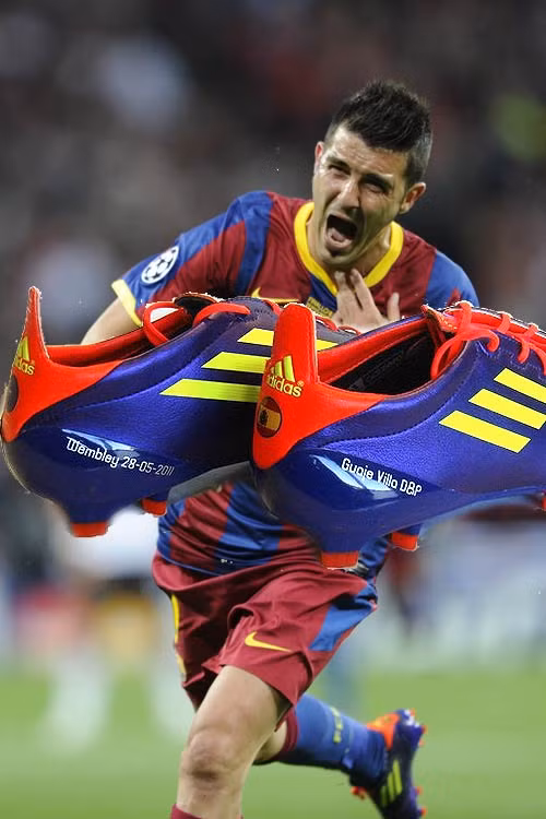 Giày của David Villa gợi nhớ tới trận chung kết Champions League, nơi anh ghi một siêu phẩm để hủy diệt Man United.