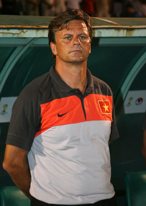 U23 Việt Nam (áo đỏ) thua nhưng HLV Goetz hài lòng. Ảnh: VSI