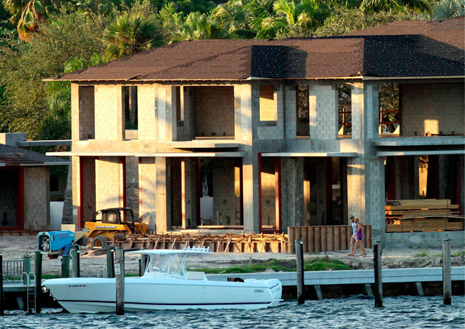 Iglesias và Kournikova hẹn hò từ năm 2001, họ vẫn bên nhau sau nhiều lần suýt chia tay và mới đây còn chung tiền xây biệt thự khủng ở Miami. Iglesias và Kournikova hẹn hò từ năm 2001, họ vẫn bên nhau sau nhiều lần suýt chia tay và mới đây còn chung tiền xây biệt thự khủng ở Miami.