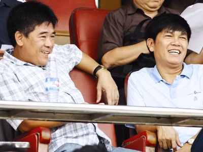 Bầu Long và bầu Tuấn hiếm khi xuất hiện trên báo chí. ảnh: V.S.I Bầu Long và bầu Tuấn hiếm khi xuất hiện trên báo chí. ảnh: V.S.I