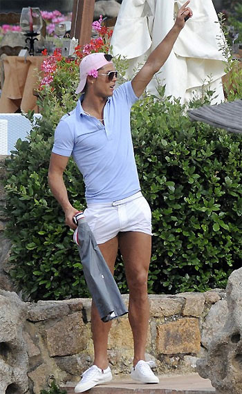 Ronaldo rất điệu đà, bóng bẩy. Ronaldo rất điệu đà, bóng bẩy.