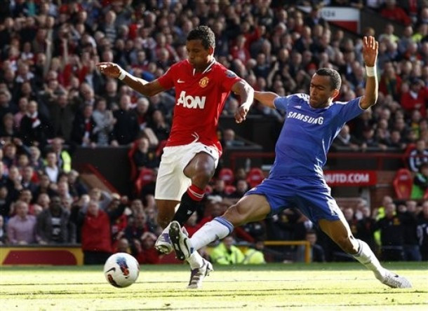Bosingwa phạm lỗi với Nani, Man United được hưởng phạt đền. Bosingwa phạm lỗi với Nani, Man United được hưởng phạt đền.