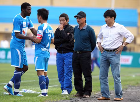 Số phận của cầu thủ và BLĐ Hòa Phát vẫn còn phải chờ. ảnh: Quang Minh Số phận của cầu thủ và BLĐ Hòa Phát vẫn còn phải chờ. ảnh: Quang Minh