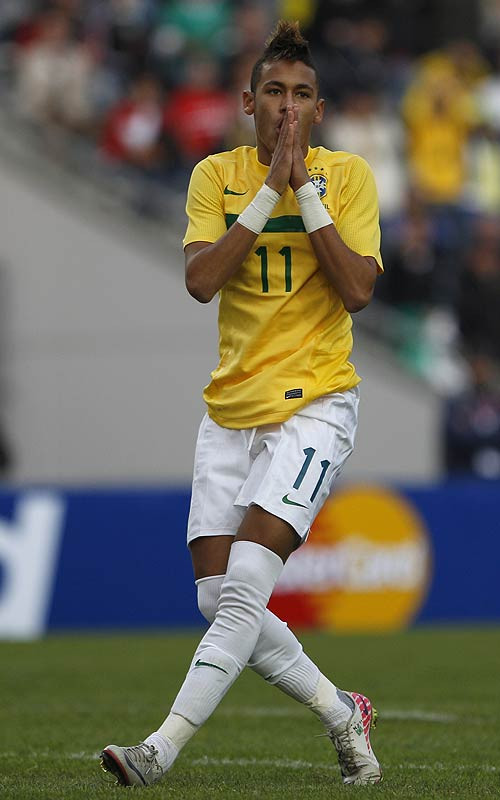 Đôi giày đắt đỏ được Neymar thuê thiết kế riêng cho mình.