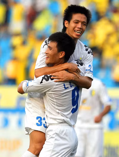 ... Công Vinh đã trở lại cùng rất nhiều những bàn thắng. Ảnh: Quang Minh ... Công Vinh đã trở lại cùng rất nhiều những bàn thắng. Ảnh: Quang Minh