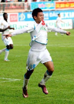 Tăng Tuấn vừa nhận 8 tỷ cho hợp đồng ba năm với Bình Dương. Tăng Tuấn vừa nhận 8 tỷ cho hợp đồng ba năm với Bình Dương.