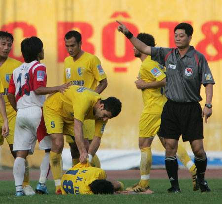 Trọng tài Vũ Bảo Linh cũng mong muốn cơ quan chức năng điều tra làm sáng tỏ “nghi án” gợi ý chung chi tiền cho trọng tài. Ảnh: Như Ý