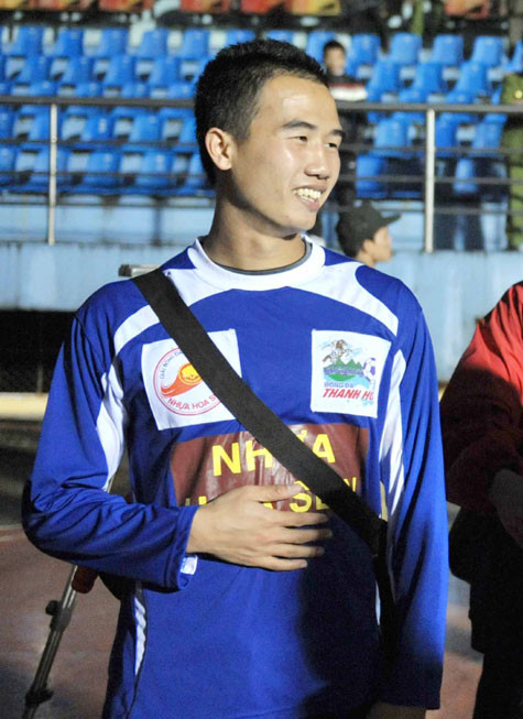 Công Huy theo chân "bố Hải" về Bình Dương. Ảnh: Quang Minh Công Huy theo chân "bố Hải" về Bình Dương. Ảnh: Quang Minh