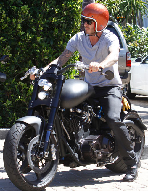 Beckham dù rất thích sưu tập ô tô nhưng vẫn ‘kết’ chiếc moto phân khối lớn F131 Hellcat Combat phiên bản giới hạn. Beckham dù rất thích sưu tập ô tô nhưng vẫn ‘kết’ chiếc moto phân khối lớn F131 Hellcat Combat phiên bản giới hạn.