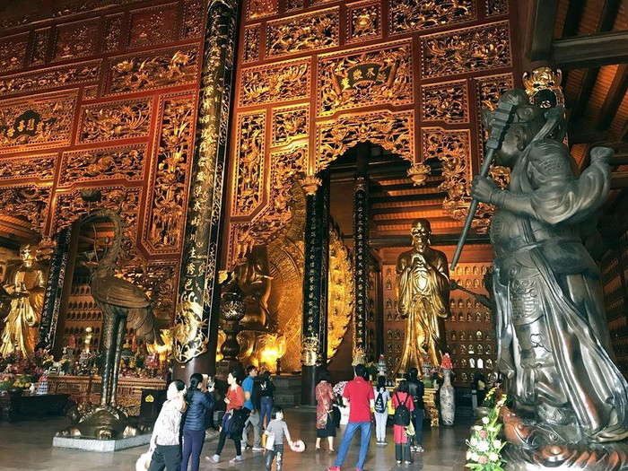 Siêu chùa là hưng thịnh hay chỉ là sự khuếch trương của doanh nghiệp? Ảnh: Tùng Dương.