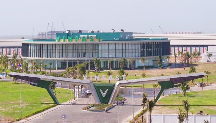 Vinfast được kết nối từ chuỗi viết tắt của các từ: Việt Nam - Phong cách - An toàn - Sáng tạo - Tiên phong, với ý nghĩa tôn vinh xe thương hiệu Việt.