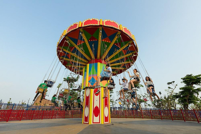 Trò chơi cảm giác mạnh tại Dragon Park. Trò chơi cảm giác mạnh tại Dragon Park.