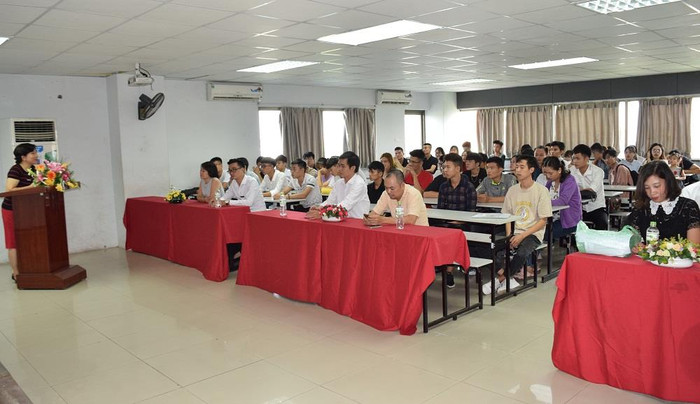 Buổi Lễ có sự hiện diện của các thầy cô trong khoa, đại diện Đoàn thanh niên, cựu sinh viên, sinh viên các khóa và tân sinh viên (Ảnh: CT). Buổi Lễ có sự hiện diện của các thầy cô trong khoa, đại diện Đoàn thanh niên, cựu sinh viên, sinh viên các khóa và tân sinh viên (Ảnh: CT).