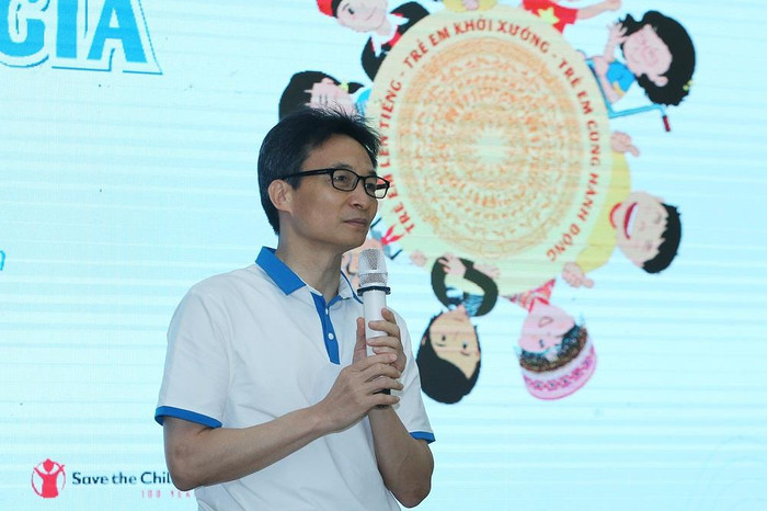 Phó Thủ tướng Vũ Đức Đam mong muốn các em nhỏ luôn ghi nhớ, làm theo "Năm điều Bác Hồ dạy". Ảnh: VGP/Đình Nam Phó Thủ tướng Vũ Đức Đam mong muốn các em nhỏ luôn ghi nhớ, làm theo "Năm điều Bác Hồ dạy". Ảnh: VGP/Đình Nam