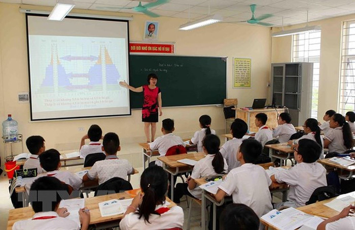 Giáo viên chủ nhiệm phải kiêm luôn việc thu tiền đóng góp của học sinh (Ảnh minh họa: TTXVN). Giáo viên chủ nhiệm phải kiêm luôn việc thu tiền đóng góp của học sinh (Ảnh minh họa: TTXVN).