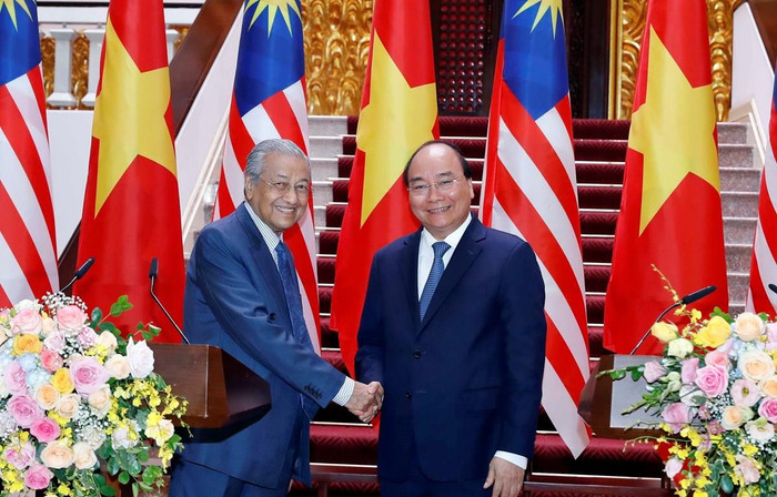 Thủ tướng Nguyễn Xuân Phúc và Thủ tướng Malaysia Mahathir Mohamad (Ảnh: Thống Nhất/TTXVN). Thủ tướng Nguyễn Xuân Phúc và Thủ tướng Malaysia Mahathir Mohamad (Ảnh: Thống Nhất/TTXVN).