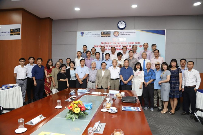 Các đại biểu tham gia buổi Hội thảo về “Các vấn đề tồn tại, những chính sách cần sửa đổi để thúc đẩy hệ thống và cơ hội hợp tác giữa các trường ngoài công lập”. Các đại biểu tham gia buổi Hội thảo về “Các vấn đề tồn tại, những chính sách cần sửa đổi để thúc đẩy hệ thống và cơ hội hợp tác giữa các trường ngoài công lập”.