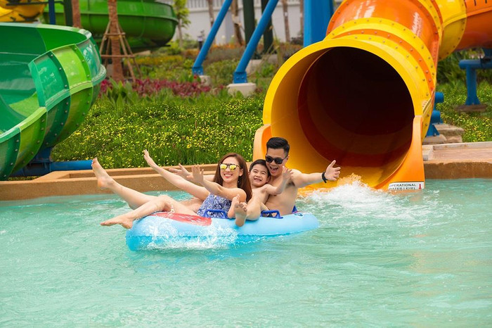 Công viên nước Typhoon Water Park. Công viên nước Typhoon Water Park.