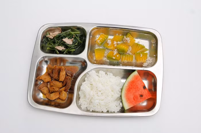 Khẩu phần ăn đảm bảo cân bằng dinh dưỡng được chuẩn bị bằng Phần mềm Dự án.