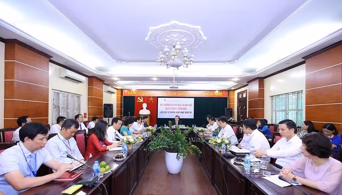 Toàn cảnh buổi làm việc.