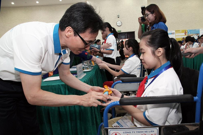 Phó Thủ tướng Vũ Đức Đam nhận thông điệp từ Diễn đàn Trẻ em quốc gia 2019. Ảnh: VGP Phó Thủ tướng Vũ Đức Đam nhận thông điệp từ Diễn đàn Trẻ em quốc gia 2019. Ảnh: VGP