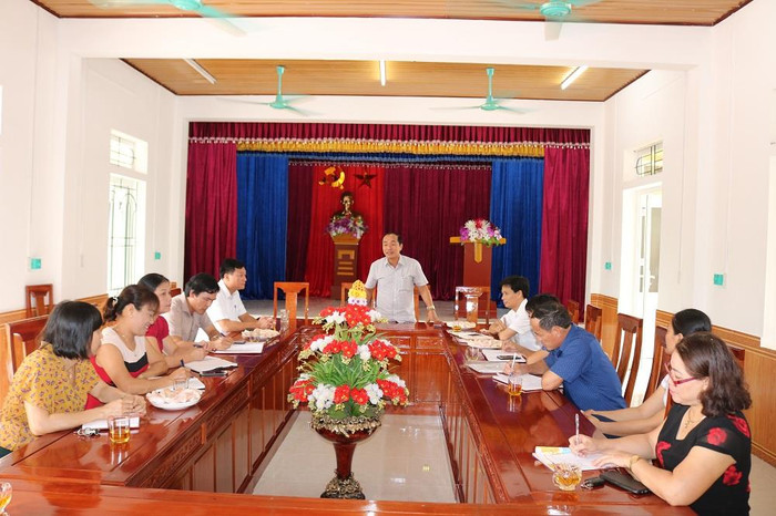 Đồng chí Trần Trung Dũng - Tỉnh ủy viên, Giám đốc Sở Giáo dục và Đào tạo Hà Tĩnh chủ trì buổi làm việc “Trường học chưa đảm bảo an toàn chưa khai giảng”.