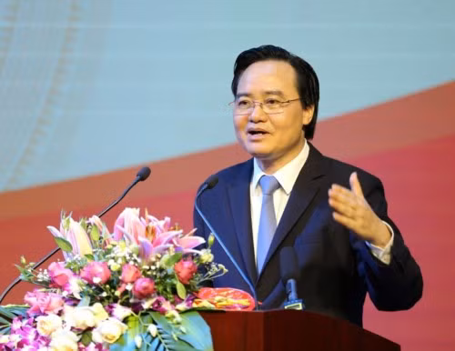 Bộ trưởng Bộ Giáo dục và Đào tạo Phùng Xuân Nhạ phát biểu tại hội nghị. Ảnh: Xuân Phú Bộ trưởng Bộ Giáo dục và Đào tạo Phùng Xuân Nhạ phát biểu tại hội nghị. Ảnh: Xuân Phú